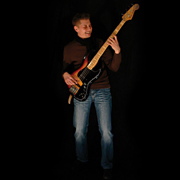 Dirk Schade am E-Bass