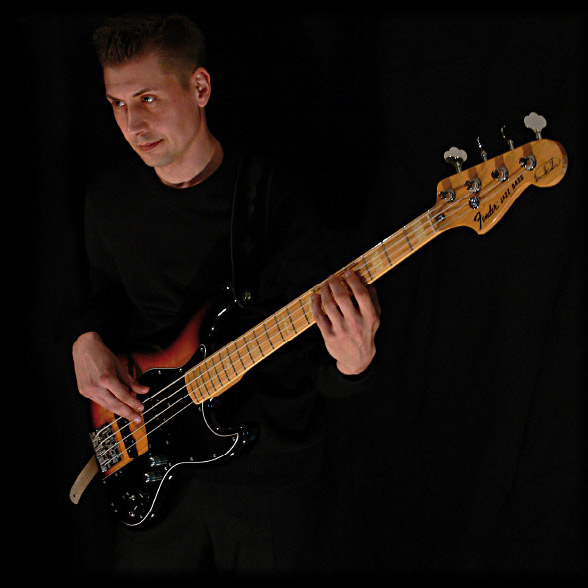 Dirk Schade am E-Bass